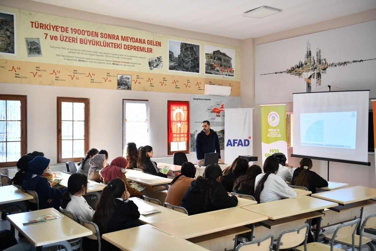 Yeşilyurt Belediyesi Afetlere hazırlık eğitimlerini kararlıkla s&uuml;rd&uuml;r&uuml;yor

