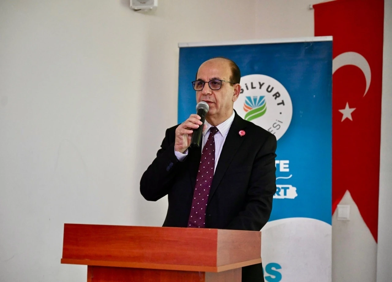 Yeşilyurt Belediyesi&rsquo;nden &ouml;ğrencilere TYT-AYT kaynak kitap desteği
