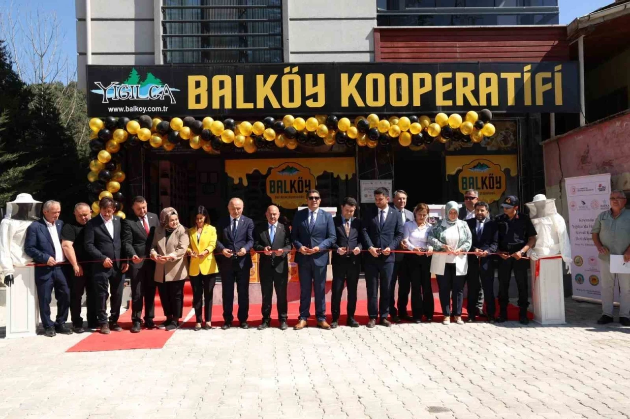 Yığılca’da bal dolum tesisi ve arı ürünleri satış mağazası açıldı
