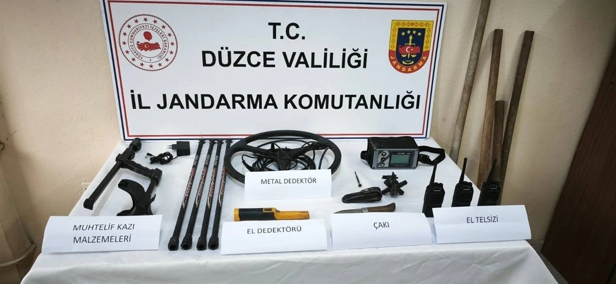 Yığılca&rsquo;da ka&ccedil;ak kazıya Jandarma baskını
