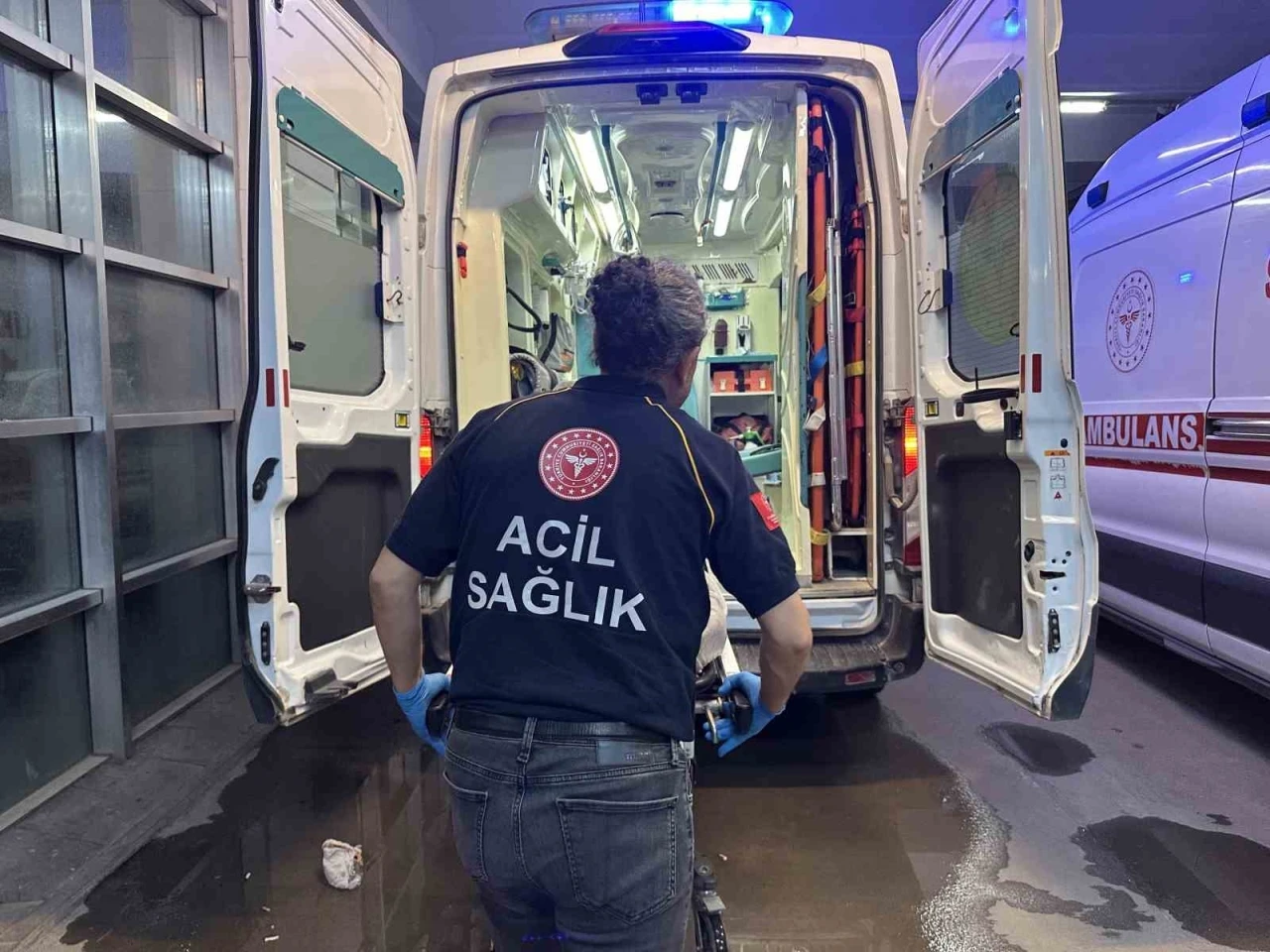 Yılanın ısırdığı kişi hastaneye kaldırıldı
