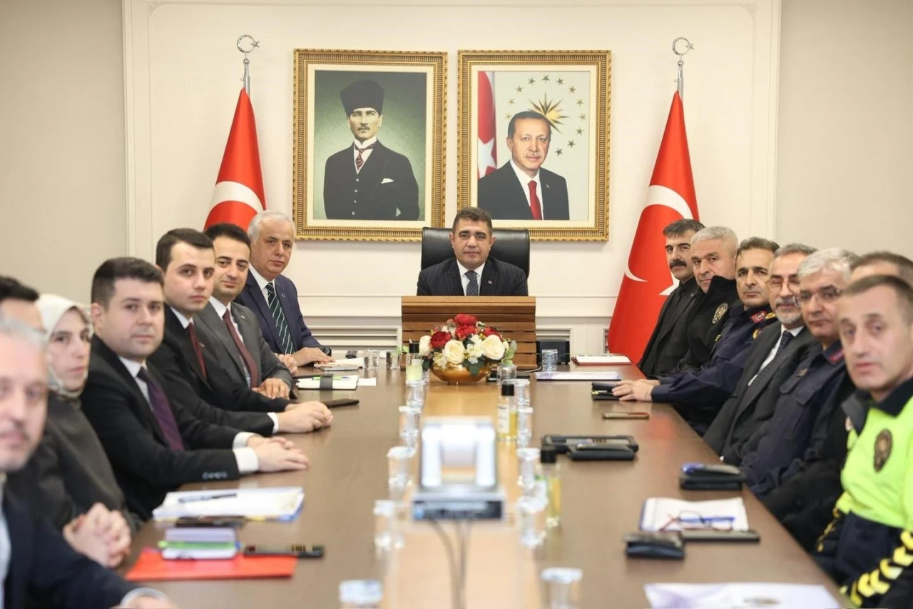 Yılbaşı tedbirleri i&ccedil;in toplandılar
