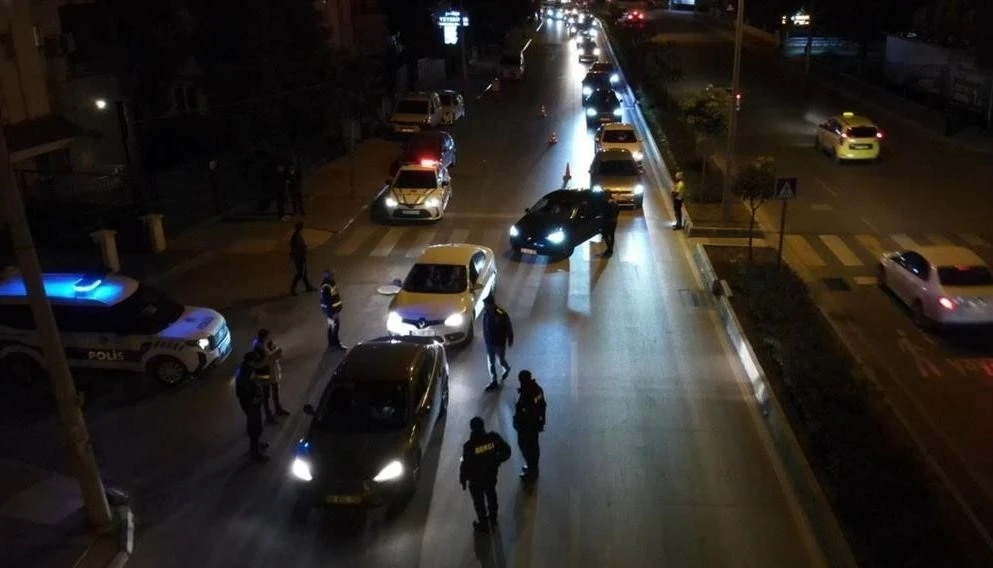 Yılbaşı tedbirlerinde Mersin&rsquo;de sıkı denetim: 104 aranan şahıs yakalandı
