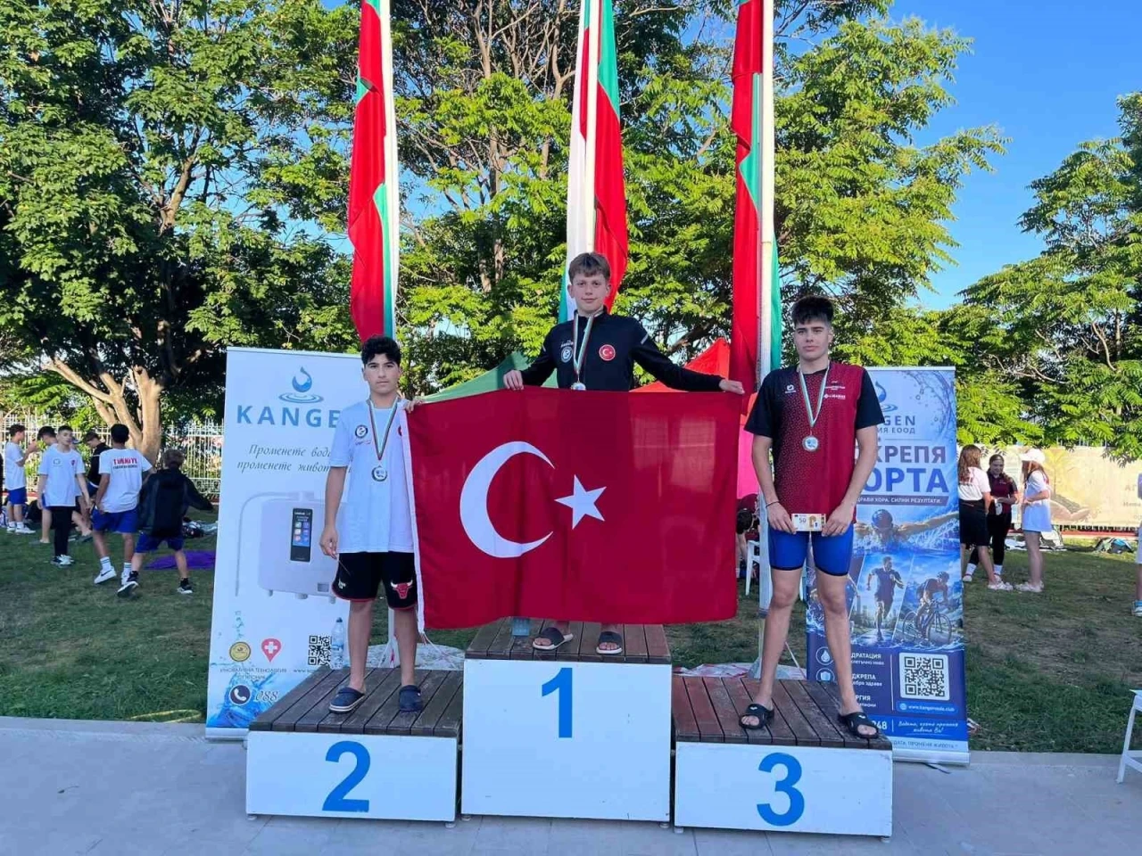 Yıldırımlı gen&ccedil; y&uuml;z&uuml;c&uuml;ler T&uuml;rkiye&rsquo;nin gururu oldu
