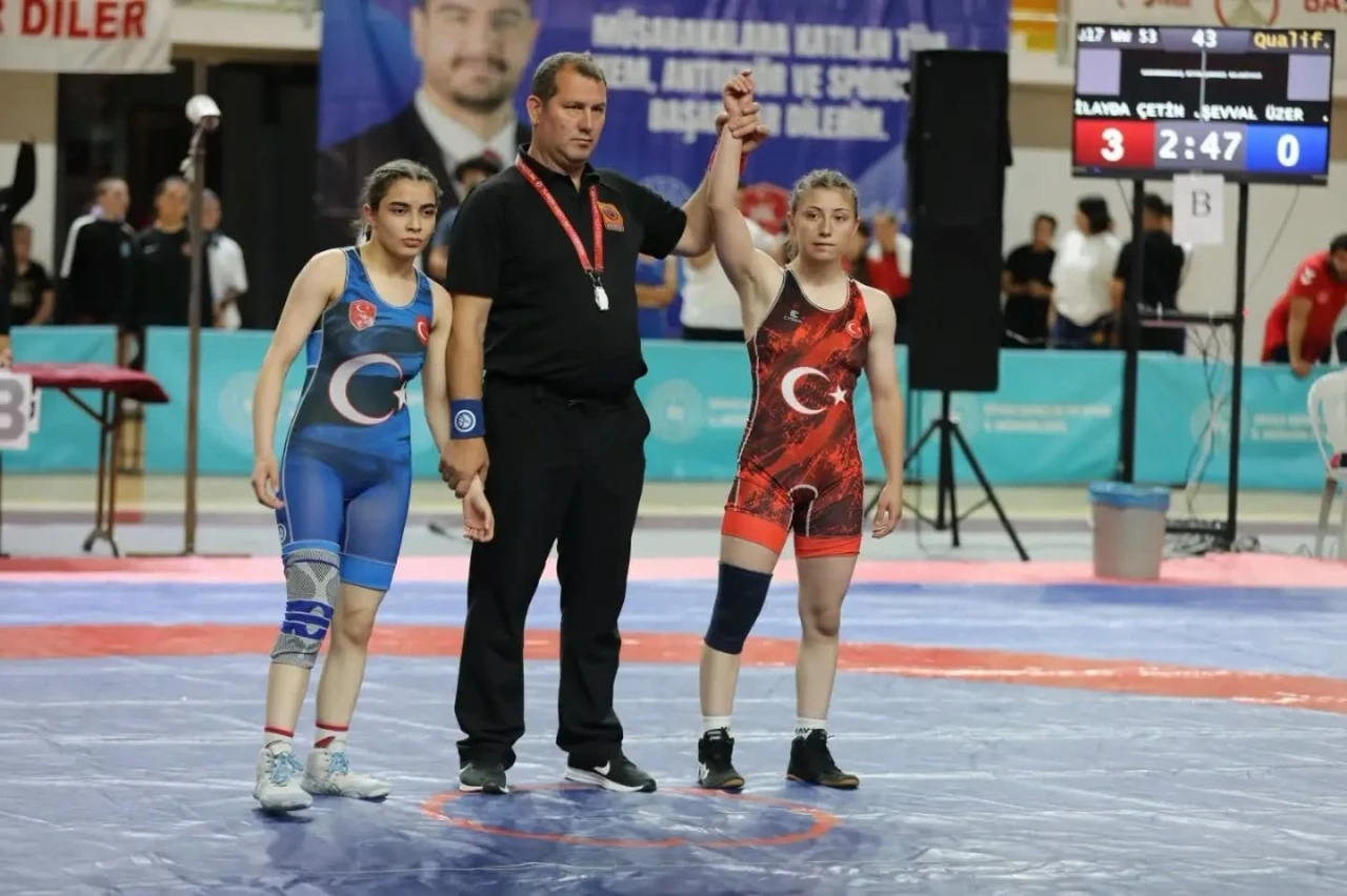 Yıldızlar G&uuml;reş T&uuml;rkiye Şampiyonu, Sivas&rsquo;ta devam ediyor
