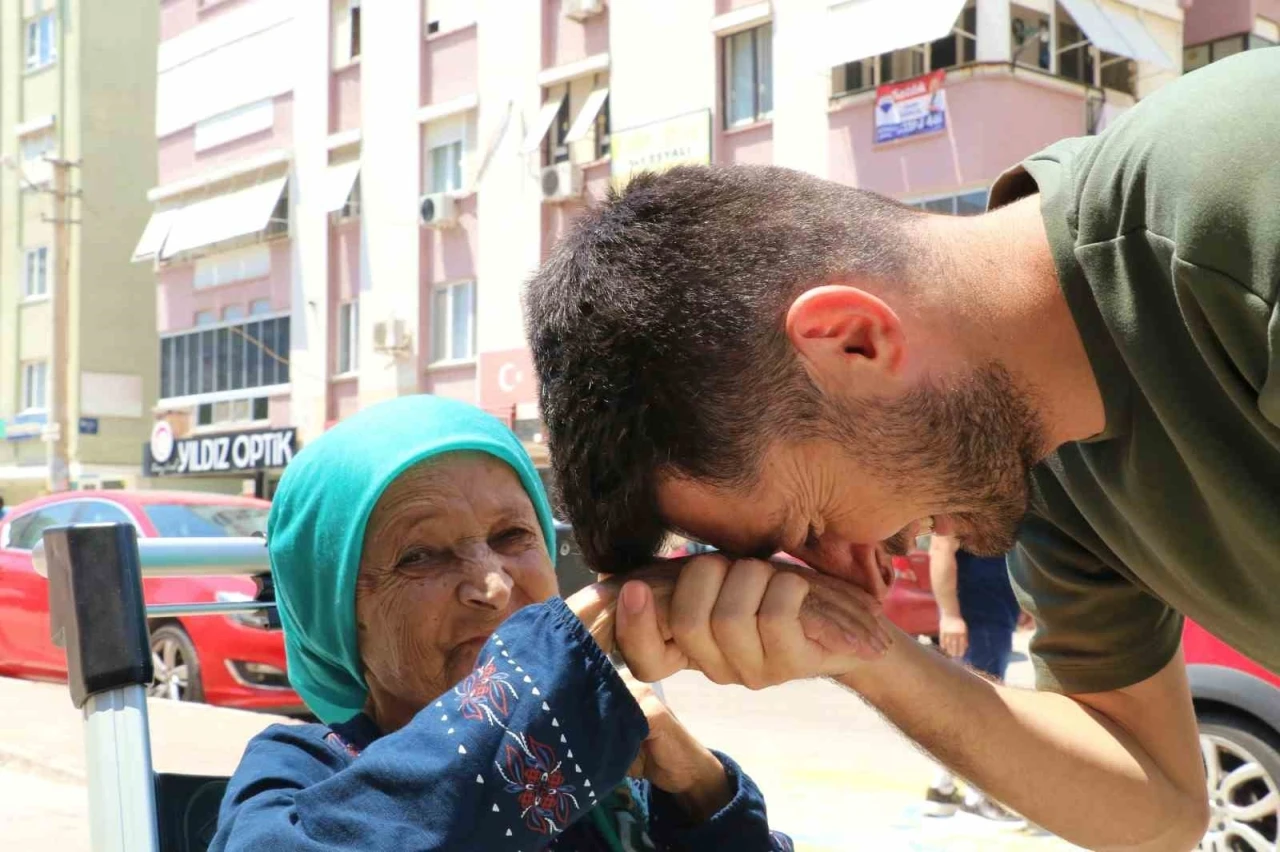 Yıllar &ouml;nce bir hastaya can olur diye yaptığı bağış annesinin hayatını kurtardı