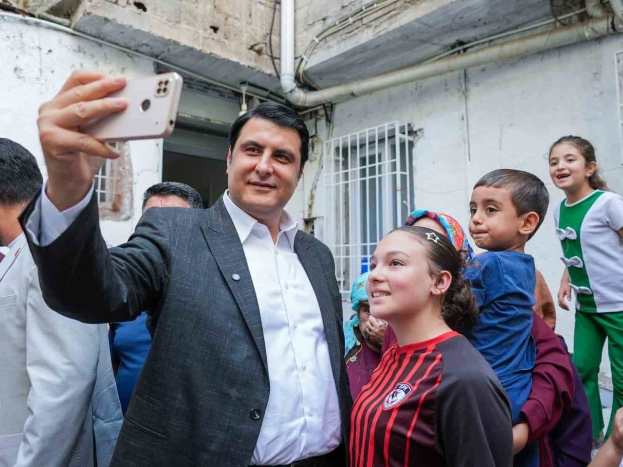 Yılmaz&rsquo;dan 3 mahalleye ziyaret
