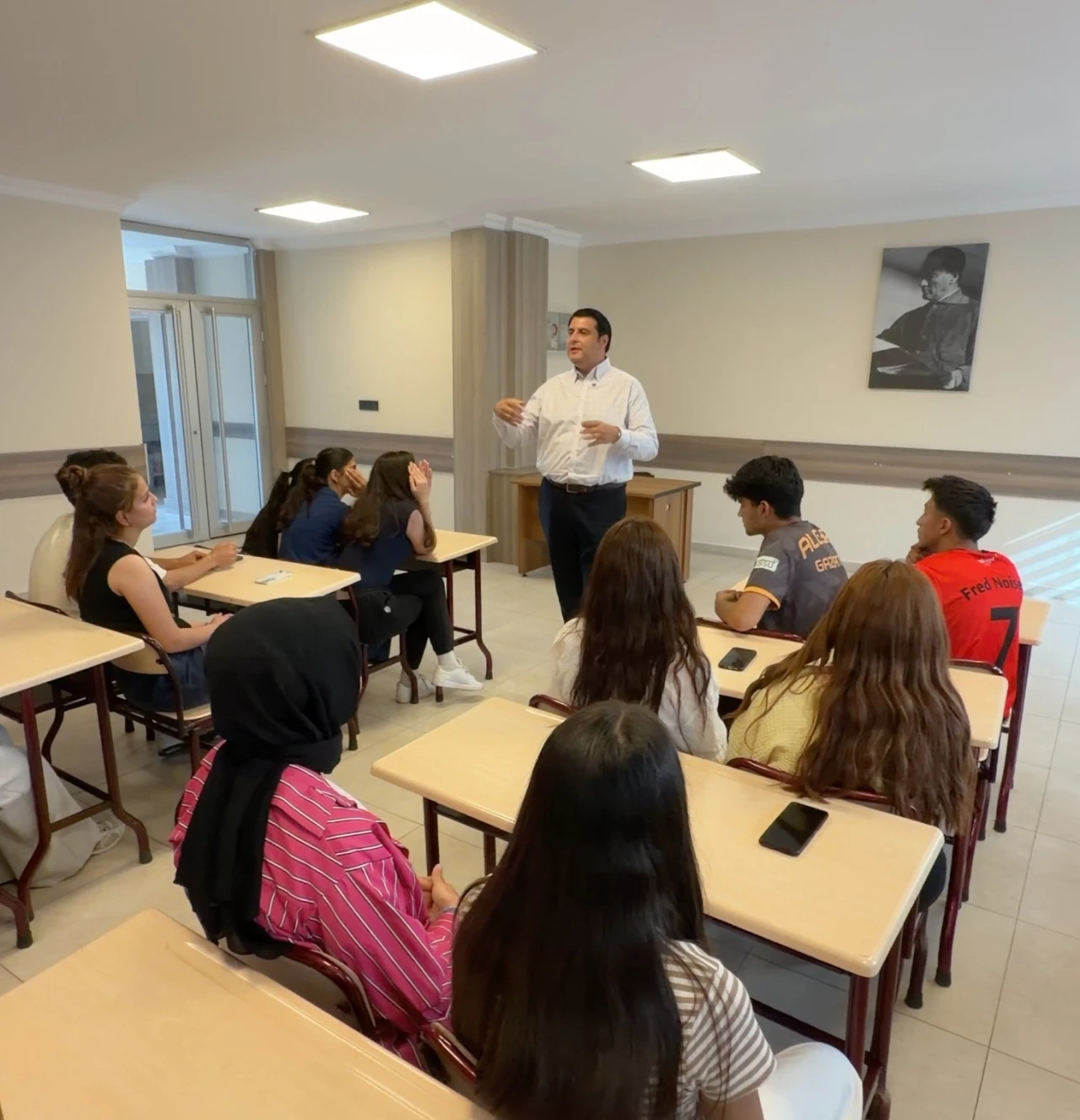 Yılmaz&rsquo;dan YKS&rsquo;ye girecek &ouml;ğrencilere moral ve destek mesajı
