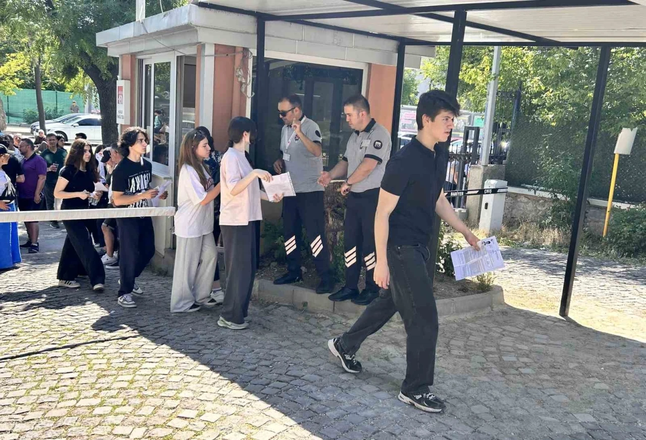 YKS&rsquo;nin son oturumu olan YDT başladı
