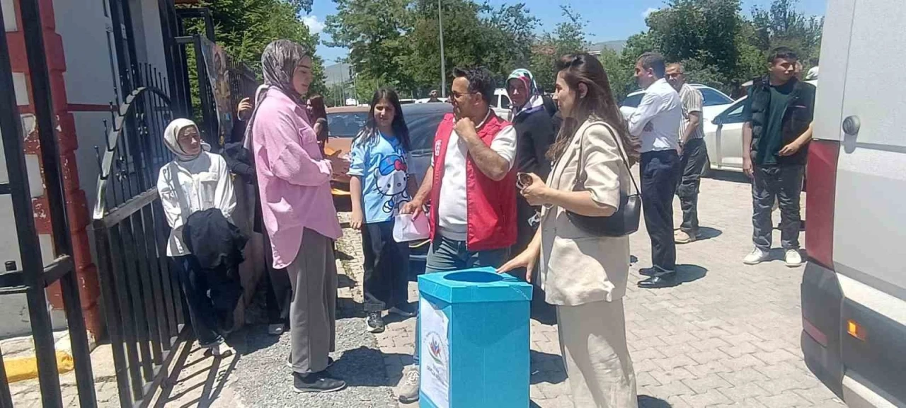 YKS sonrası anlamlı dayanışma: Kalem ve silgiler k&ouml;y okullarına ulaştırılacak
