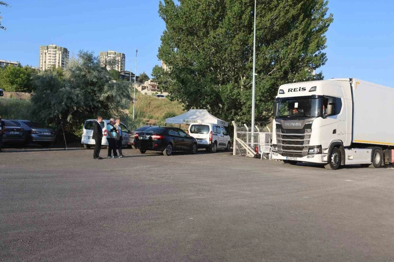 YKS soru kitapçıklarını taşıyan 528 nakliye aracı, 250 sınav merkezine doğru yola çıktı
