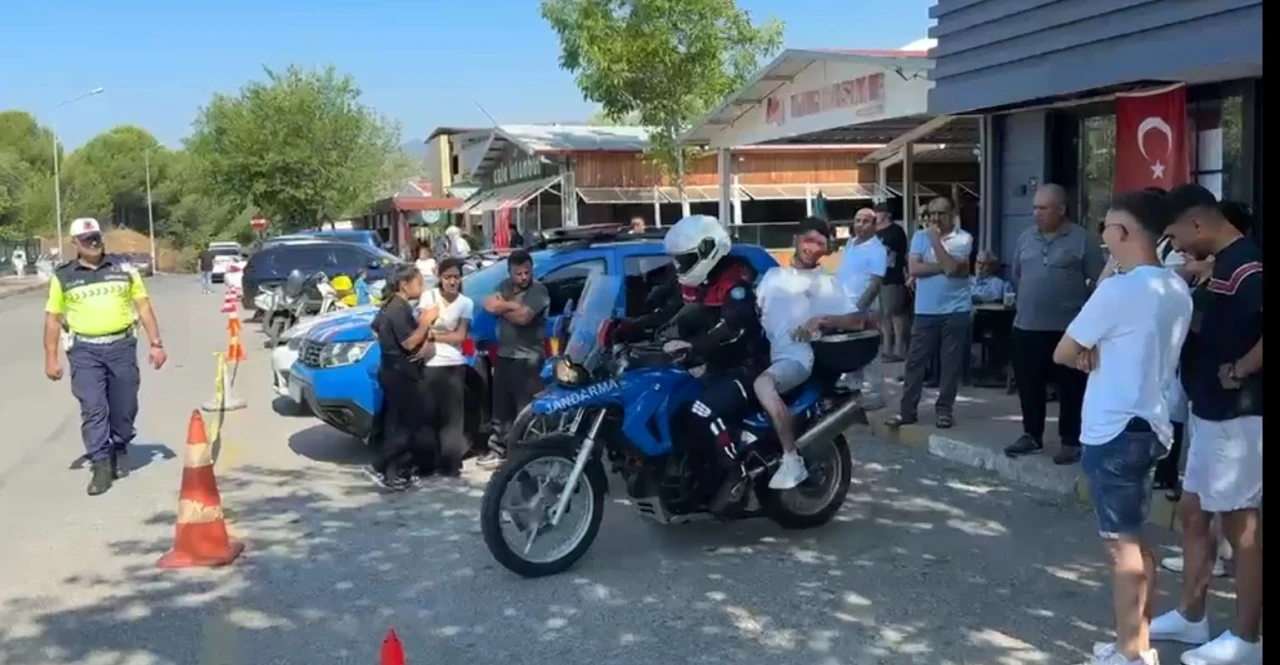 YKS&rsquo;ye yetişemeyen &ouml;ğrencinin imdadına jandarma yetişti
