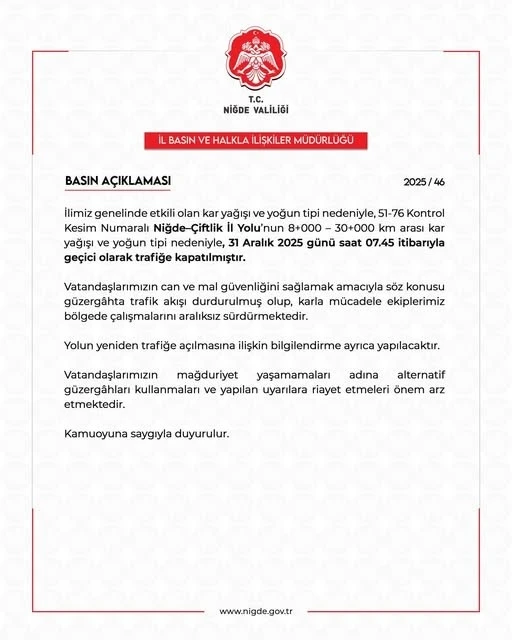 Yoğun kar ve tipi Niğde-&Ccedil;iftlik yolunu trafiğe kapattı
