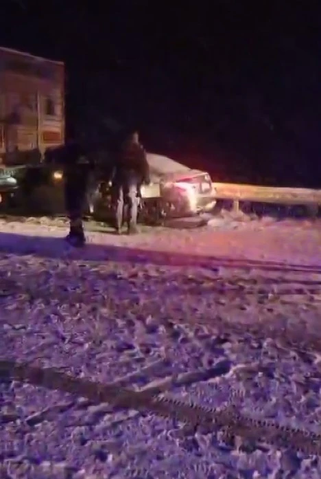 Yoğun kar yağışı kazaları beraberinde getirdi: 1 ölü, 5 yaralı
