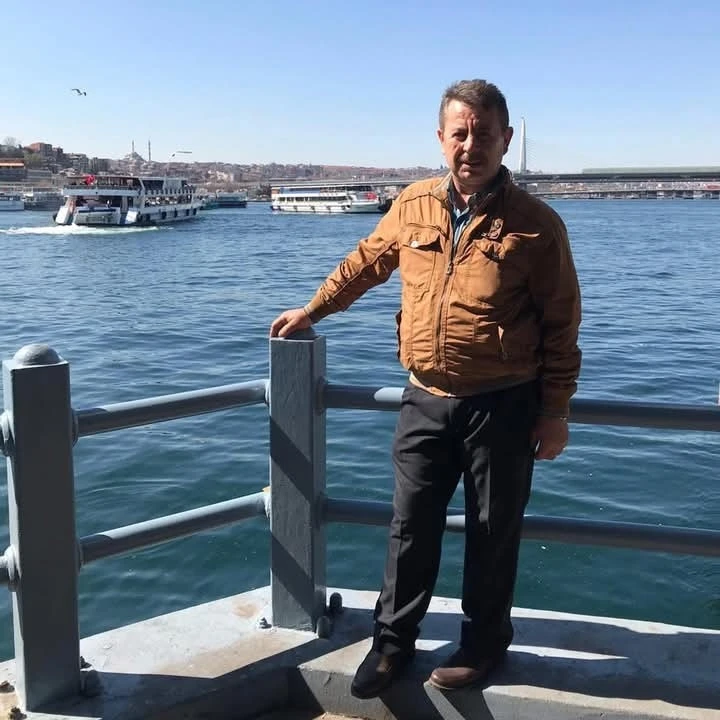 Yol kenarında yürürken otomobilin çarptığı adam hayatını kaybetti
