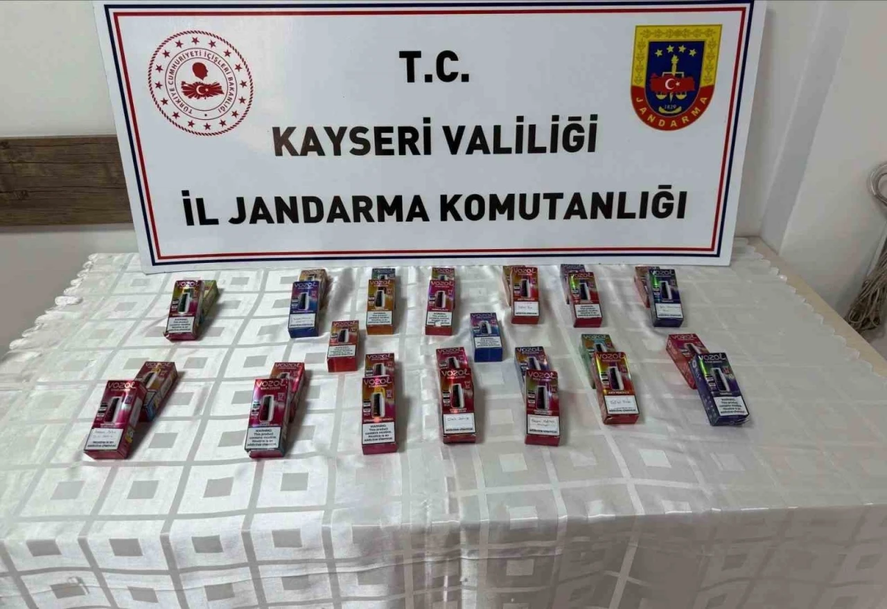 Yol kontrol&uuml;nde 930 paket ka&ccedil;ak sigara ele ge&ccedil;irildi
