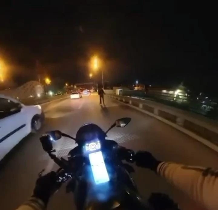 Yola atlayan yaya tehlikeli anlar yaşattı
