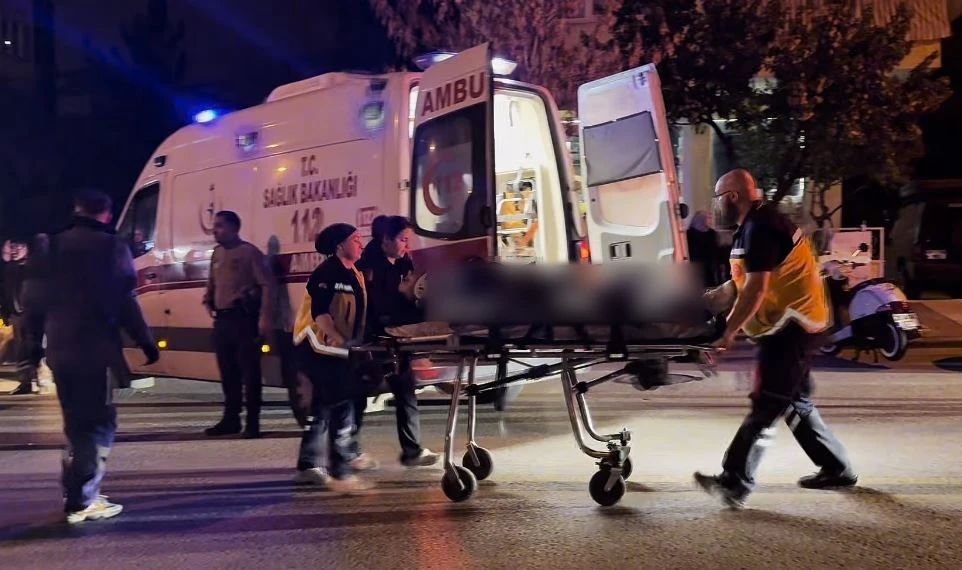 Yola kontrolsüz çıkan otomobil, motosikletle çarpıştı: 1 yaralı
