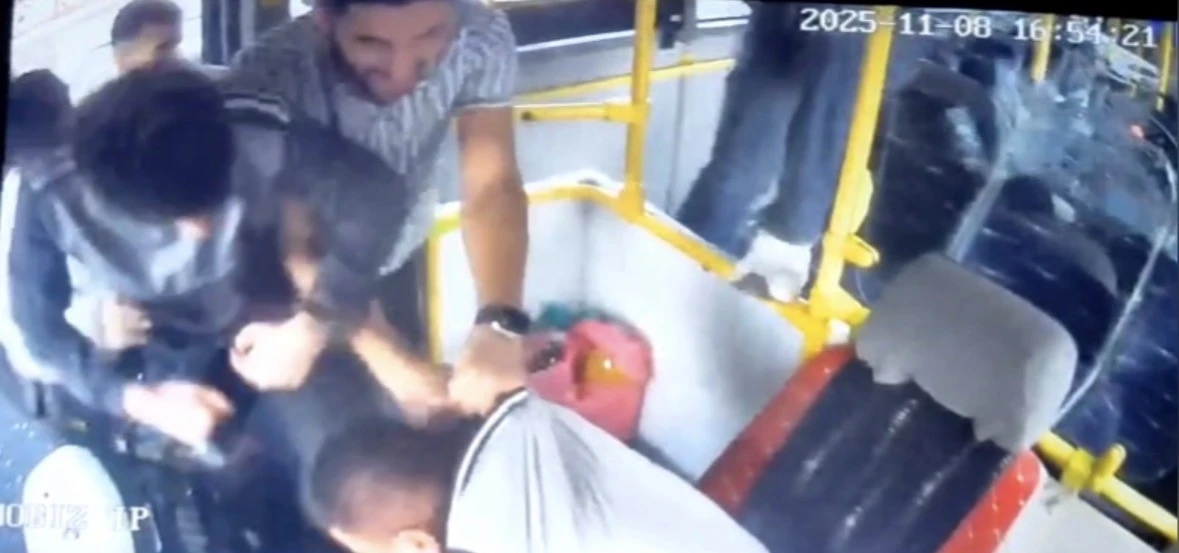 Yolcu ile tartışan halk otobüsü şoförüne meydan dayağı
