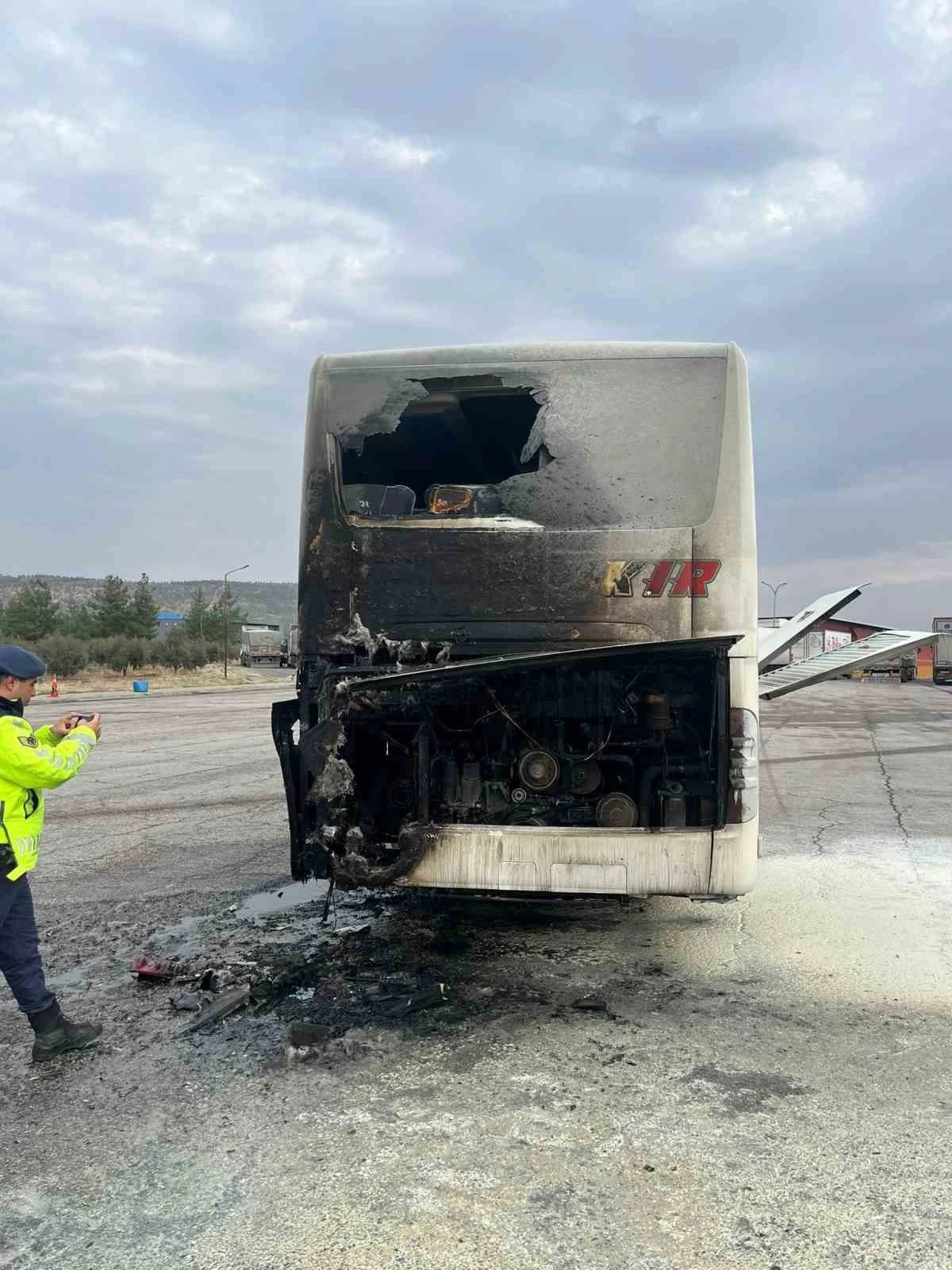 Yolcu otobüsü seyir halindeyken yangın çıktı
