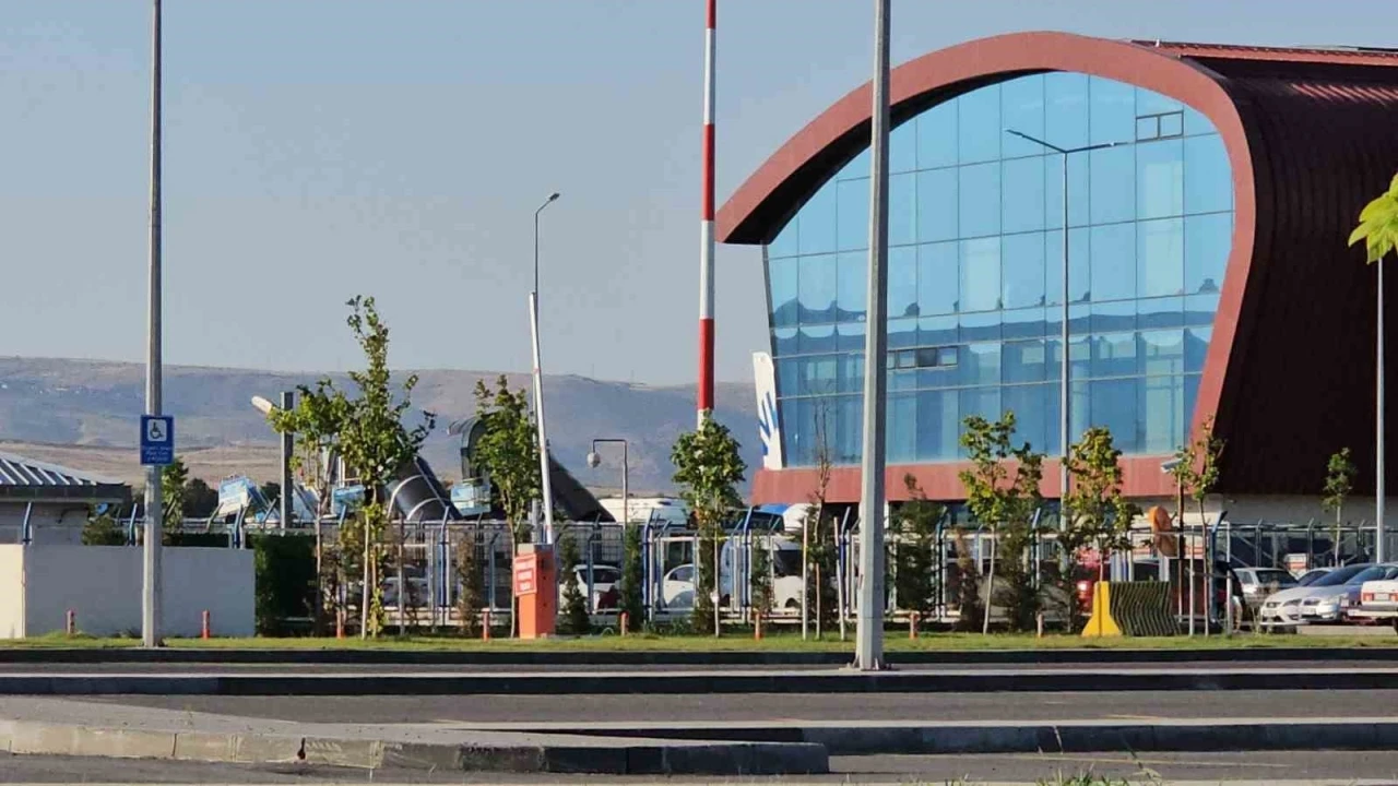 Yolcu uçağında uyuşturucu operasyonu: 1 gözaltı