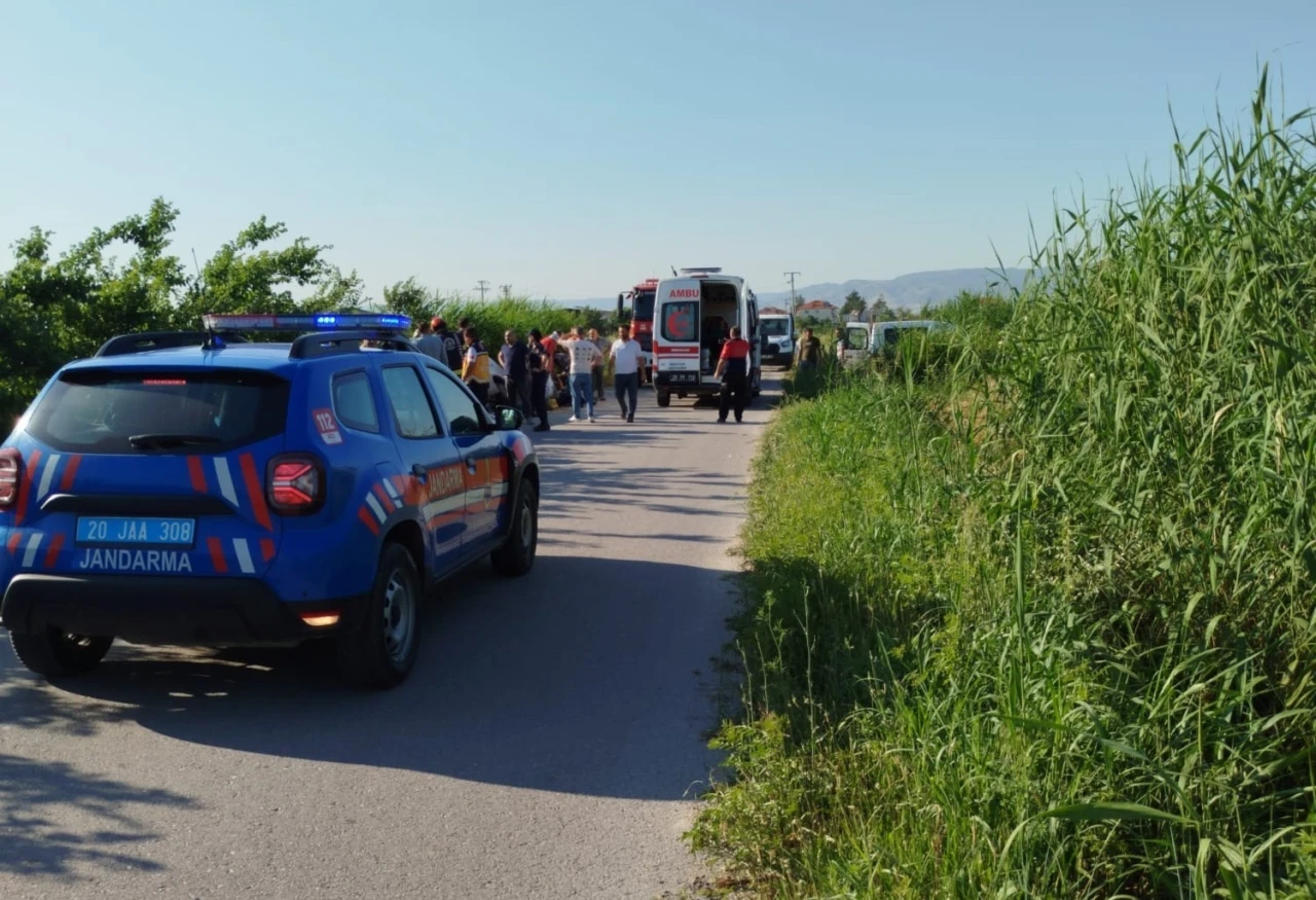 Yoldan çıkan işçi servisi sazlıkların arasına devrildi: 6 yaralı

