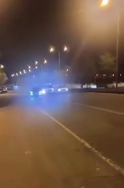 Yolu çekerken kaza anını kaydettiler
