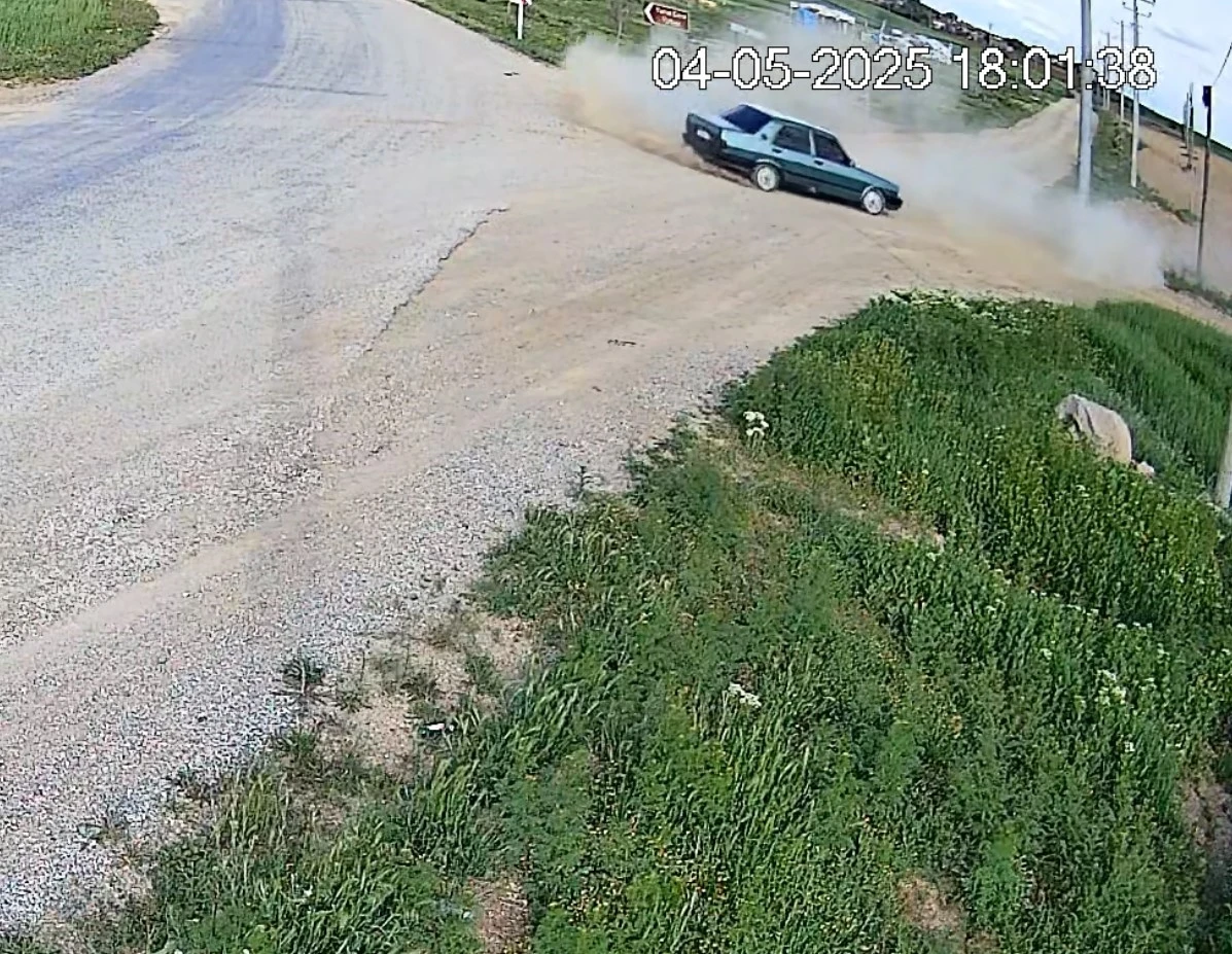 Yolu kapatıp drift attılar, bu da yetmezmiş gibi havaya ateş açtılar
