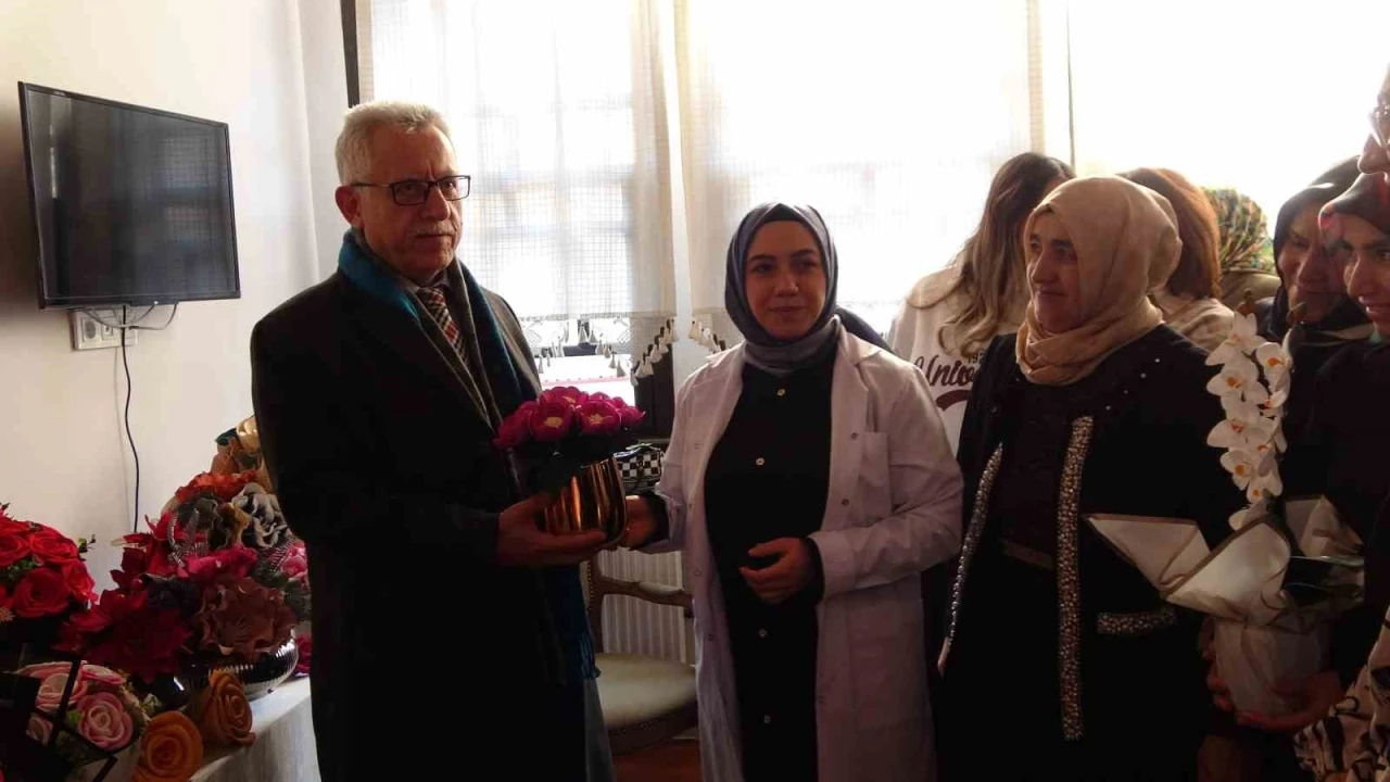 Yozgat Belediyesi&rsquo;nin bakımını yaptırdığı konak hanımların eğitim noktası oldu
