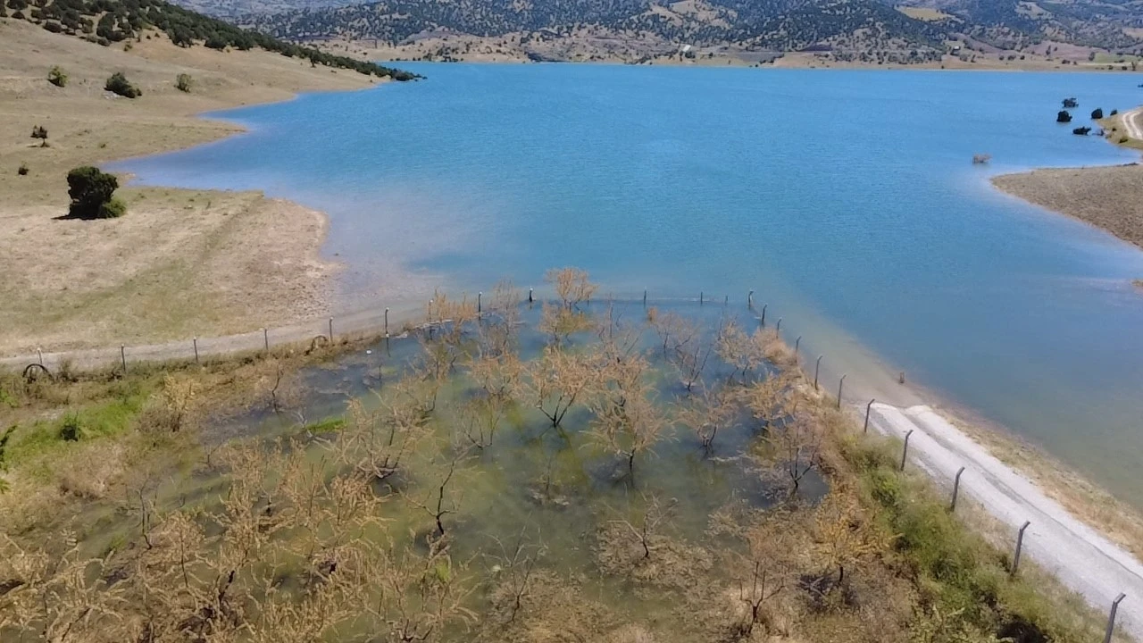 Yozgat&rsquo;ta badem ağa&ccedil;ları sular altında kaldı
