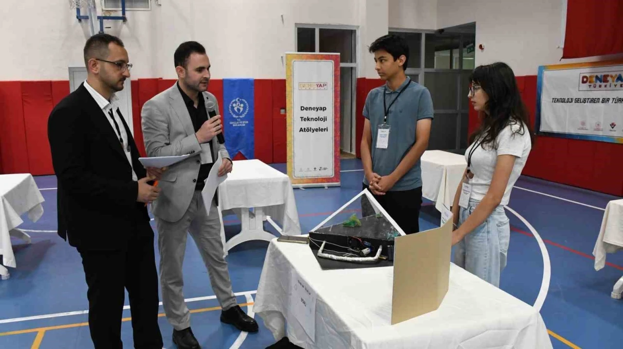 Yozgat&rsquo;ta Deneyap at&ouml;lyelerinde gen&ccedil;ler projelerini tanıttı
