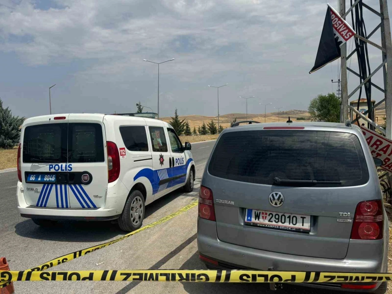 Yozgat’ta elektrik direğine çarpan otomobildeki 3 kişi yaralandı
