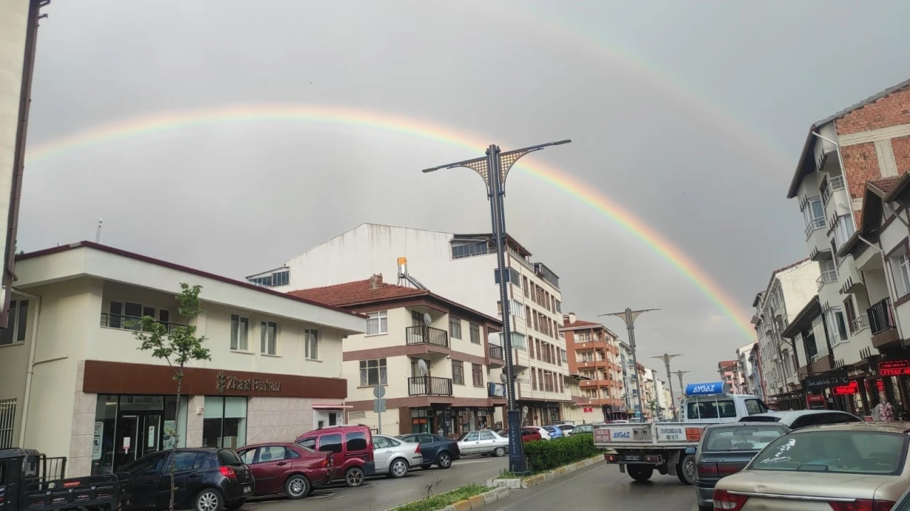 Yozgat’ta gökkuşağı izleyenlere görsel şölen sundu
