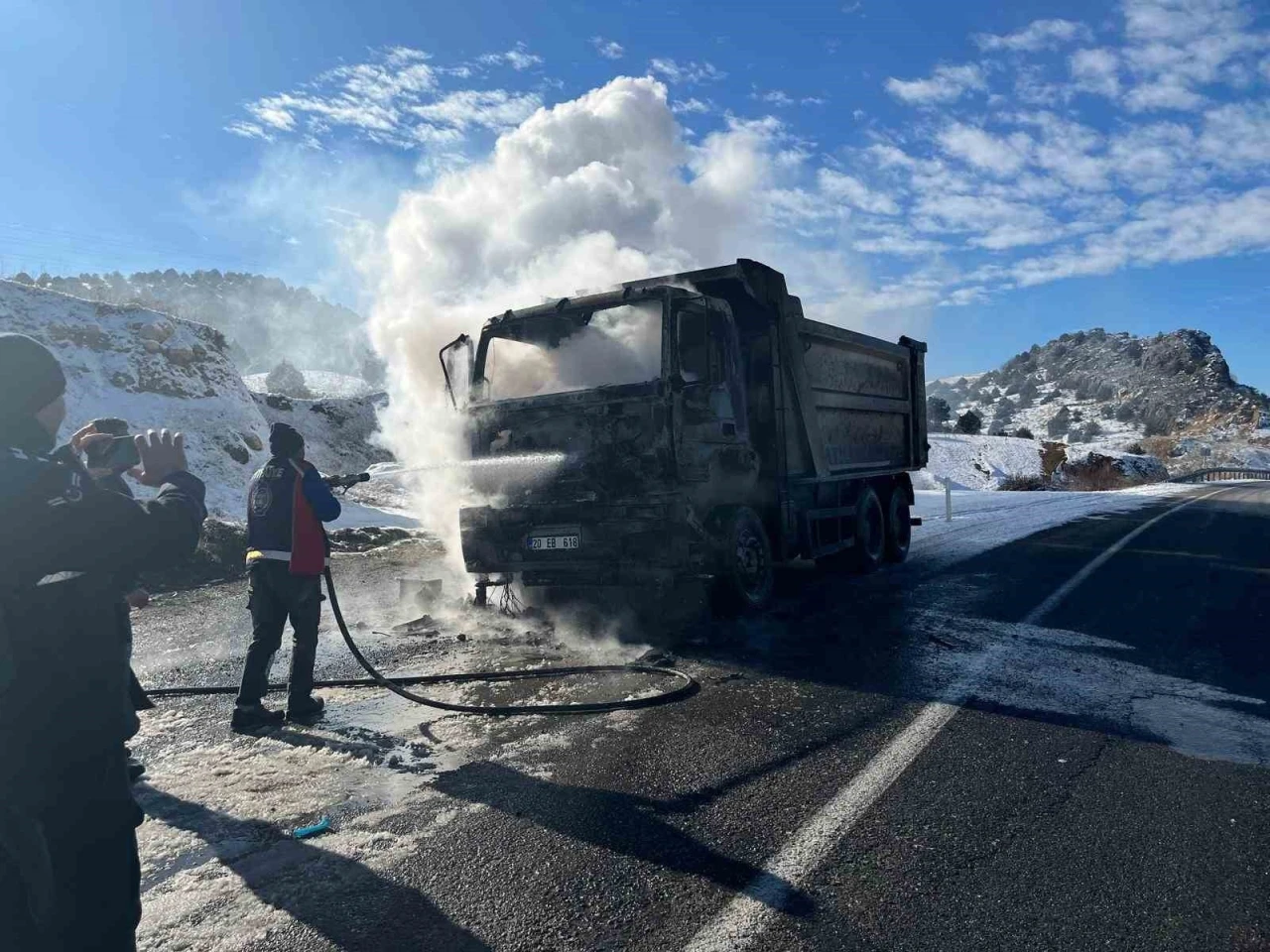 Yozgat&rsquo;ta kamyon yandı, kullanılamaz hale geldi
