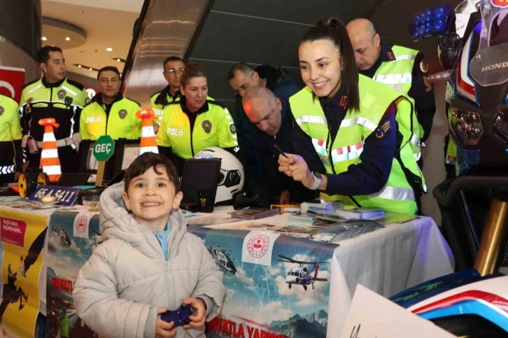 Yozgat’ta Karayolları Trafik ve İlk Yardım Haftası dolayısıyla tanıtım standı açıldı
