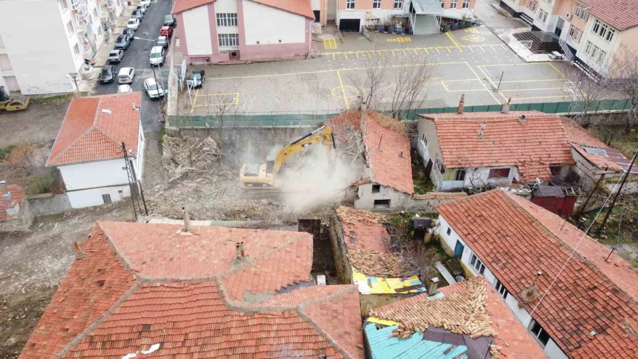 Yozgat&rsquo;ta metruk binalar yıkılıyor, kentin &ccedil;ehresi değişiyor
