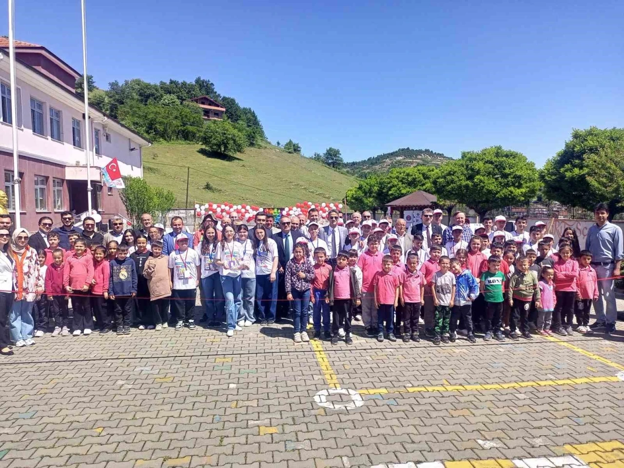 Yukarı Taşçılı Ortaokulu’nda TÜBİTAK 4006 Bilim Fuarı açıldı
