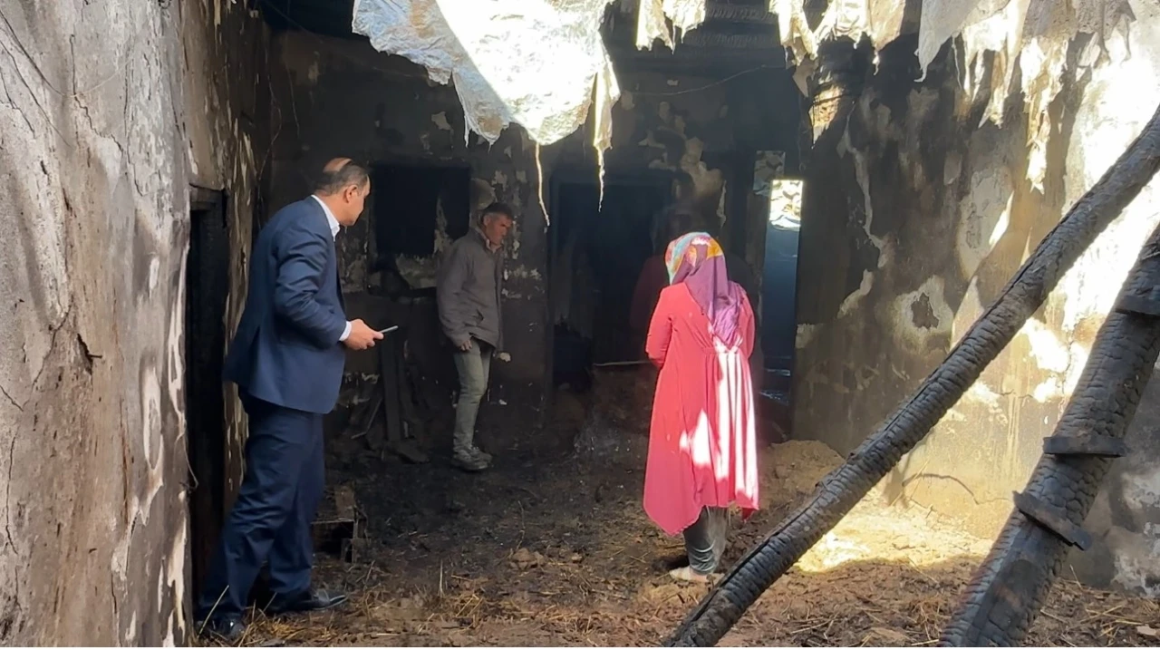 Yüksekova’da çıkan yangında bir ev küle döndü
