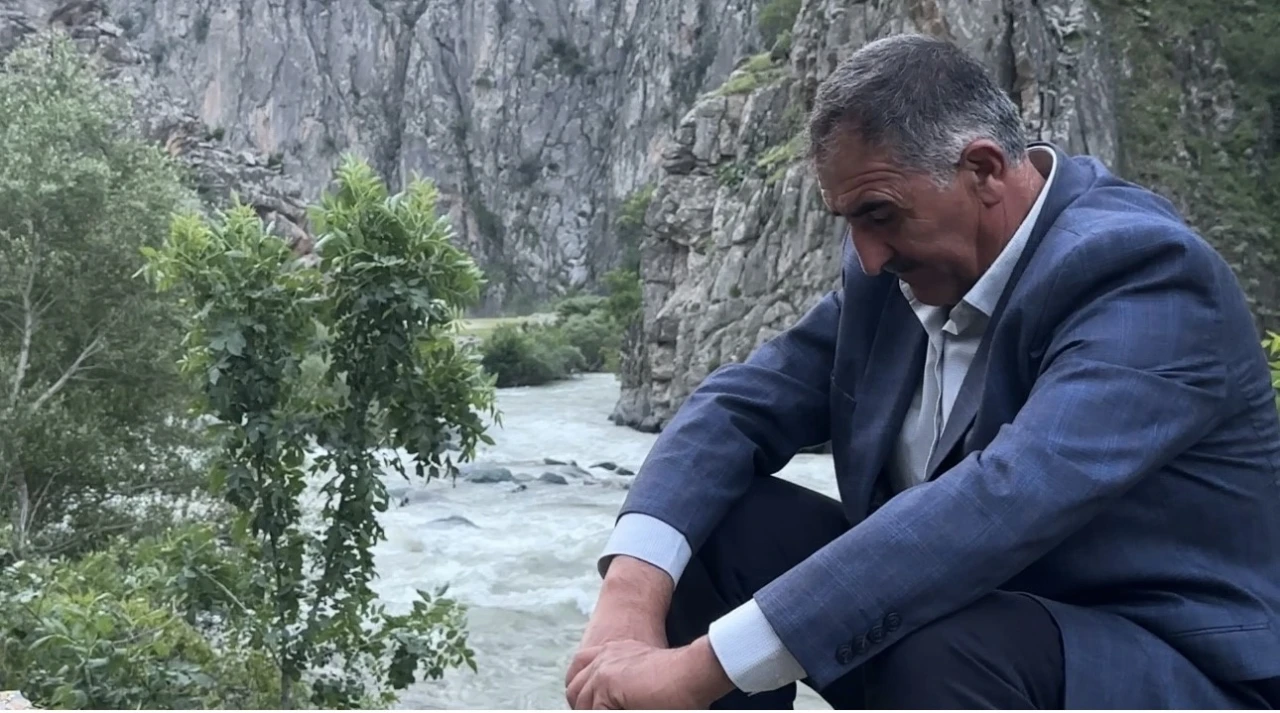 Yüksekova’da derede kaybolan genci arama çalışmalarına ara verildi
