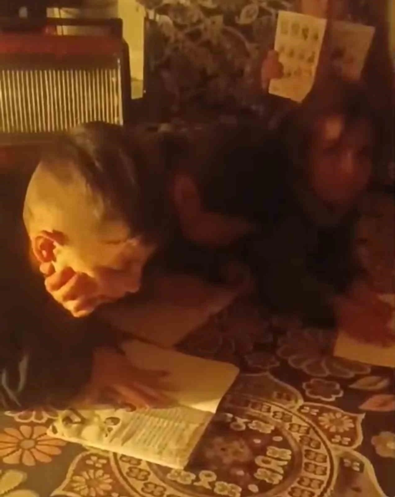 Yüksekova’da elektrik çilesi: Öğrenciler lüks lambası ışığında ders çalışıyor
