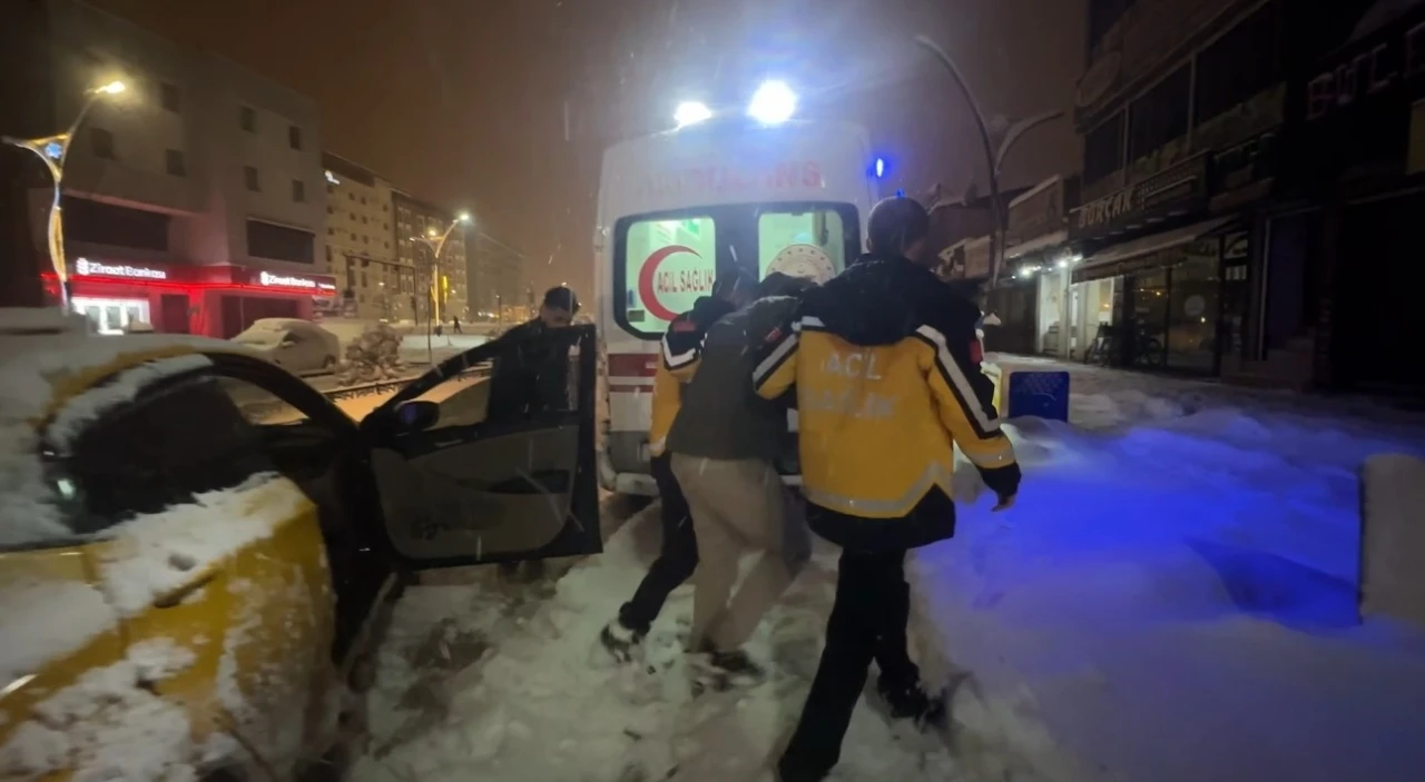 Y&uuml;ksekova&rsquo;da gece yarısı hayat kurtaran dikkat
