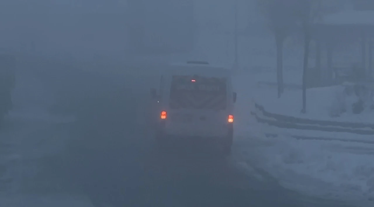 Yüksekova’da göz gözü görmüyor
