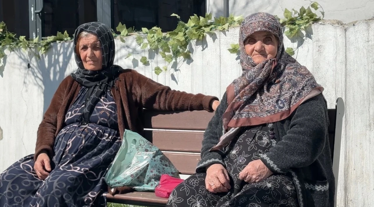 Y&uuml;ksekova&rsquo;da g&uuml;neş y&uuml;z&uuml;n&uuml; g&ouml;sterdi: Vatandaşlar parklara akın etti
