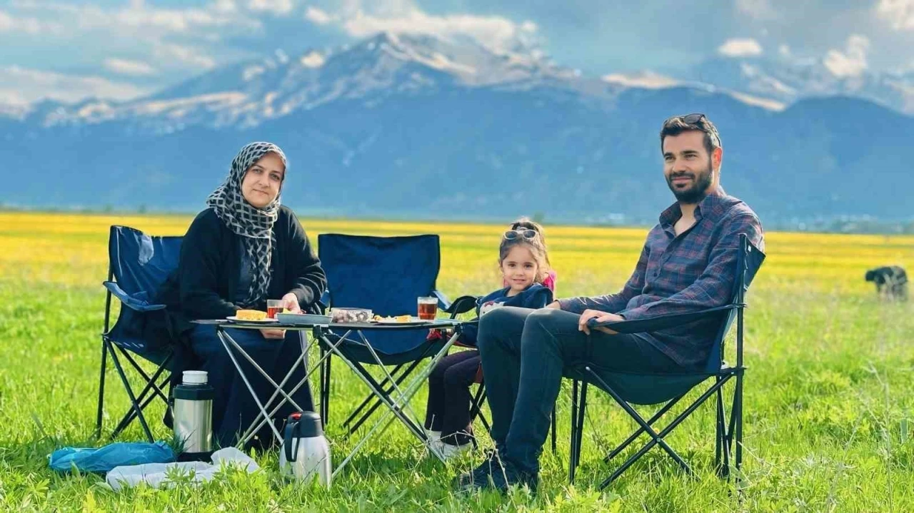 Yüksekova’da iki mevsim arası renk cümbüşü
