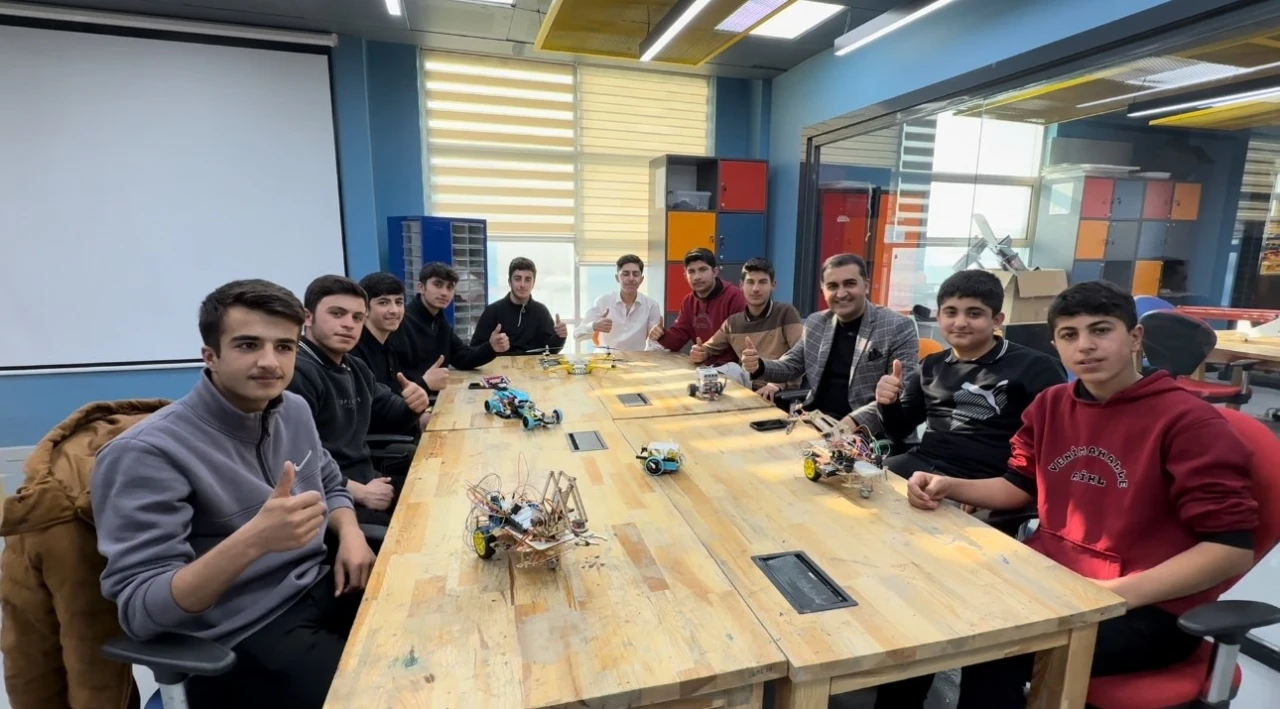 Y&uuml;ksekova&rsquo;da ilk robotik takımı &rsquo;Bezoar&rsquo; İstanbul yolcusu
