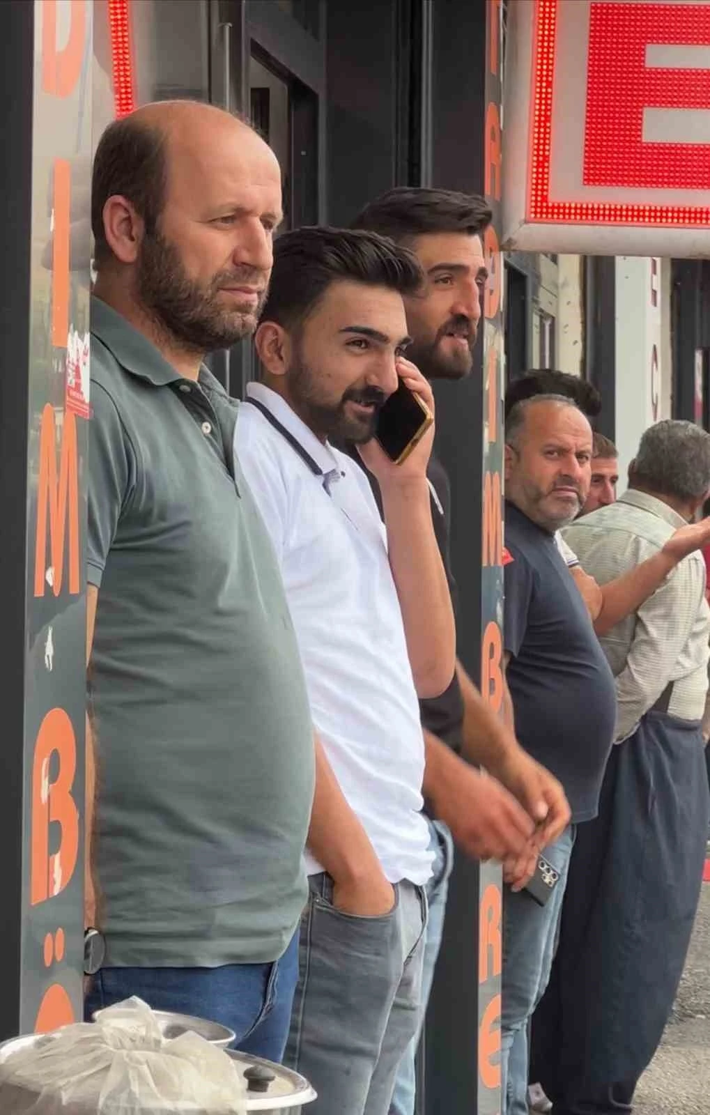 Yüksekova’da serinleten yağış