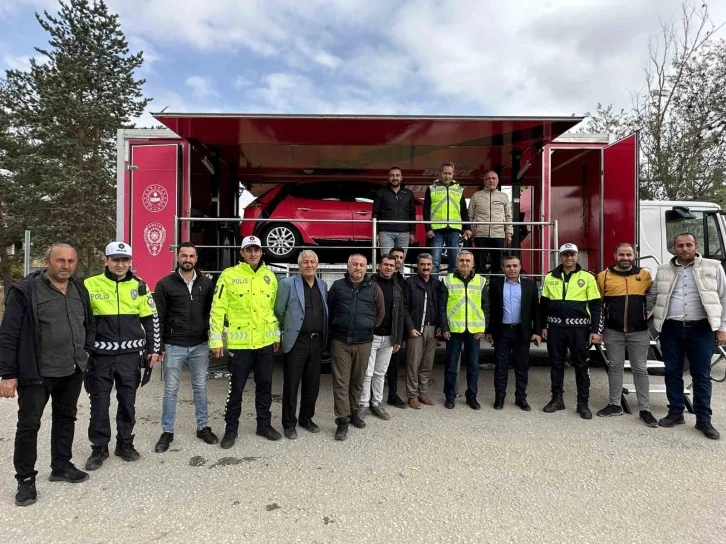 Y&uuml;ksekova&rsquo;da sim&uuml;lasyon tırına yoğun ilgi
