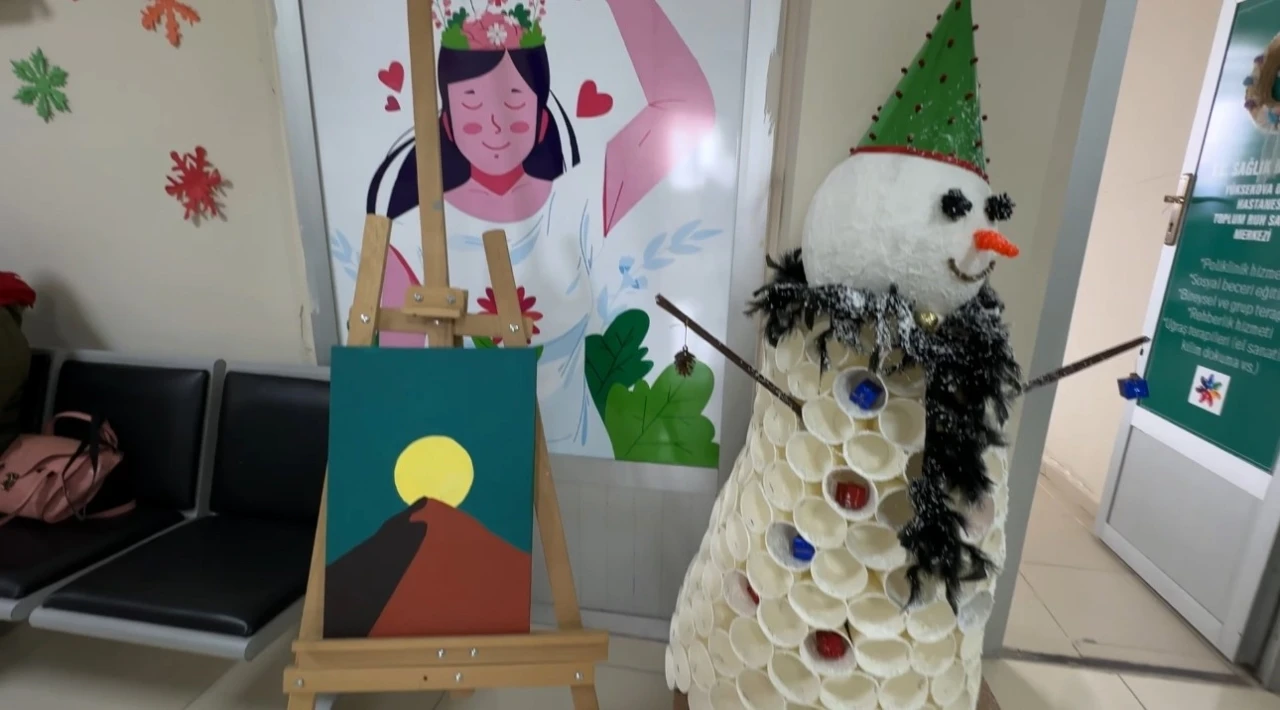 Y&uuml;ksekova&rsquo;da Toplum ve Ruh Sağlığı Merkezinde hastaların &uuml;r&uuml;nleri sergilendi
