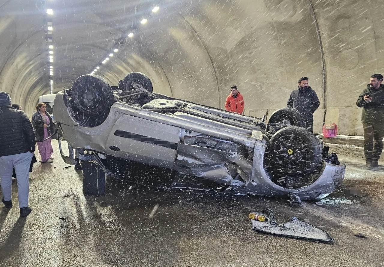 Y&uuml;ksekova&rsquo;da trafik kazası: 3 yaralı
