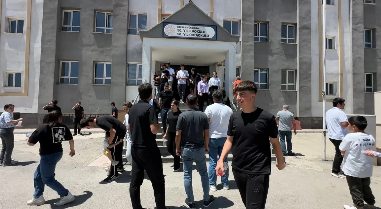 Yüksekova’da YKS sınavın birinci oturumu sona erdi
